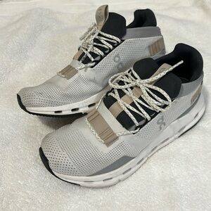 Women’s On Running Oncloud Cloudnova sneakers size 7 1/2